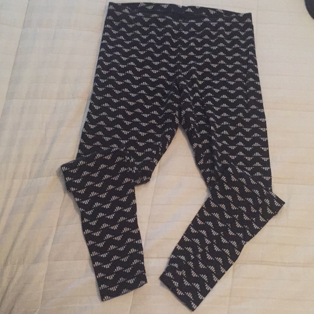Black Leggings with pattern.